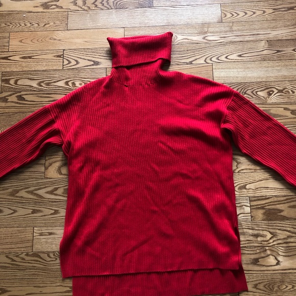 Oversized red turtleneck - Picture 3 of 5